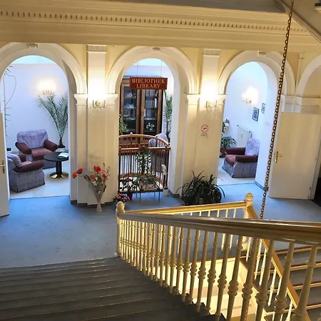 Gasthof Zimmervermietung Im Austria Am See**** Helga&roman Toplak Gmunden